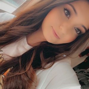 Meet your Posher, Davina